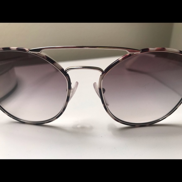 Authentic Prada sunglasses. With case - Picture 7 of 8